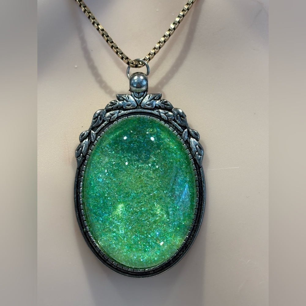 Vintage Victorian Inspired Green Silver Tone Pendant